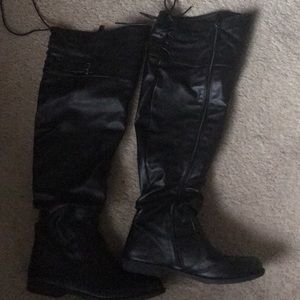 Woman black boots